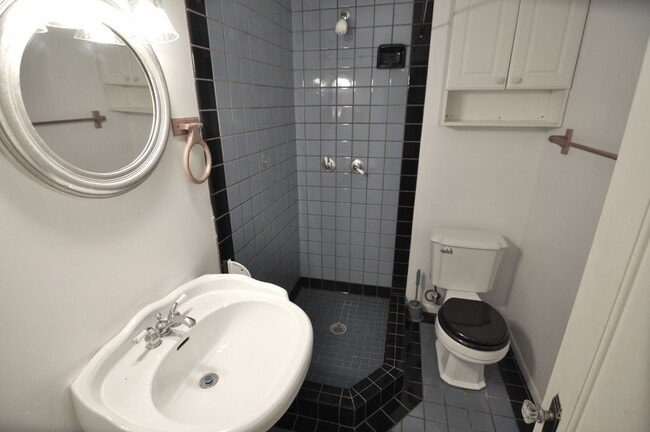 Building Photo - Rare opportunity!