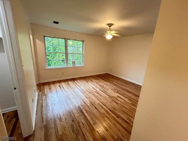 Building Photo - 498 Avon Ave
