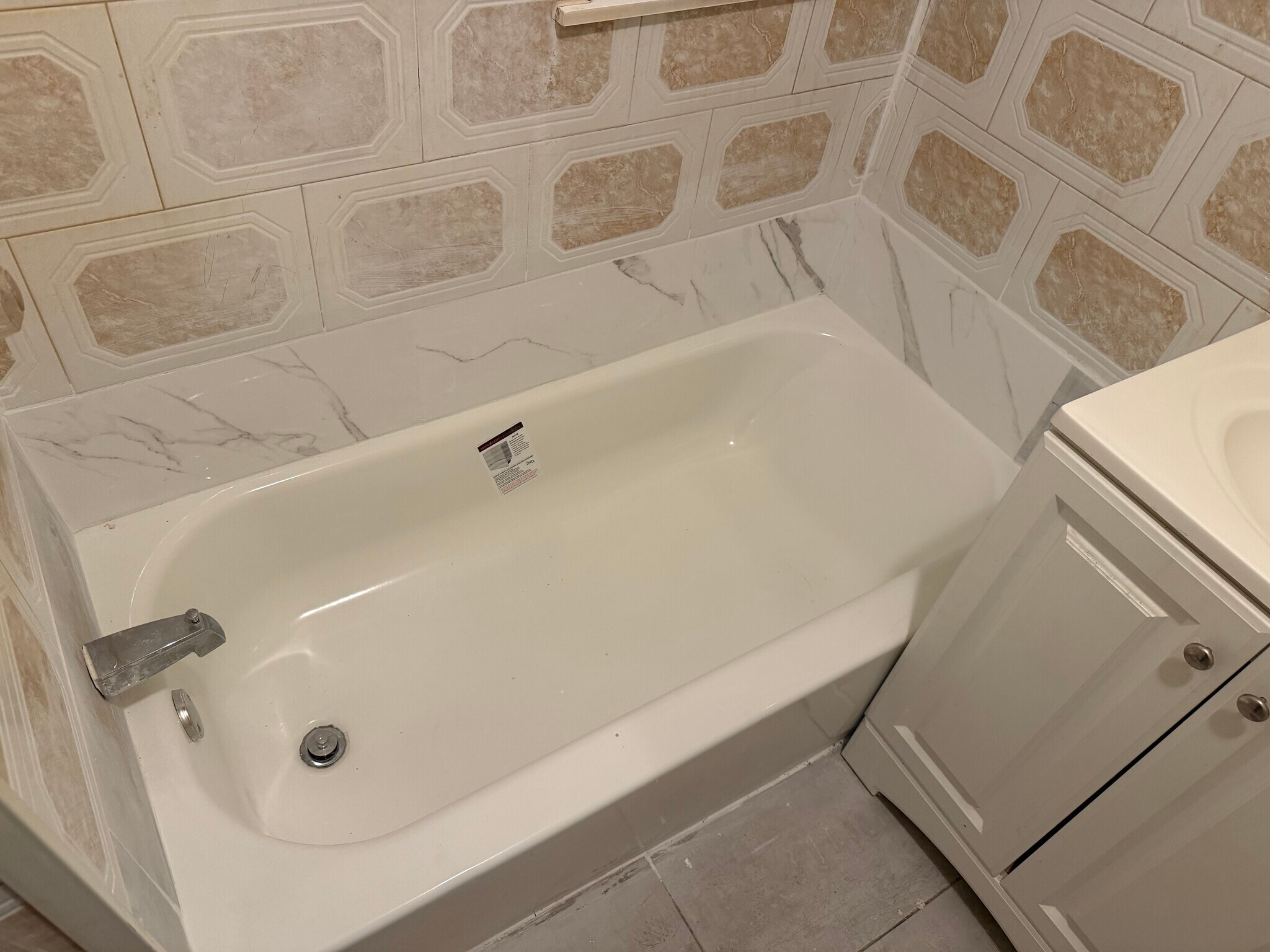 Building Photo - 422 Jelliff Ave