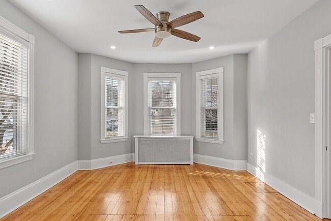 Building Photo - 270 Poplar St
