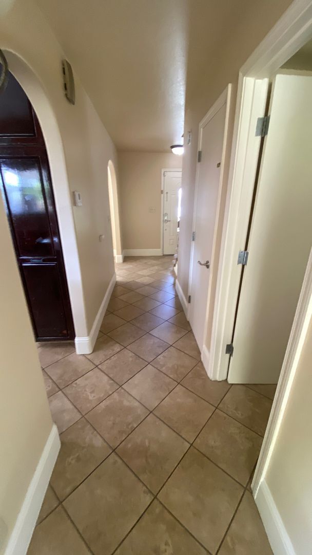 Building Photo - 352 Ohio Cir