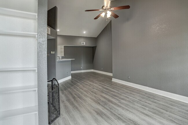 Building Photo - 2121 El Paseo St