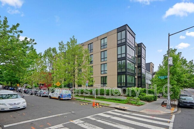 Building Photo - 1380 Quincy St NW