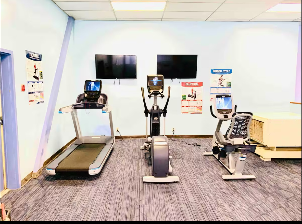 Gym - 301 Pinnacle Inn Rd