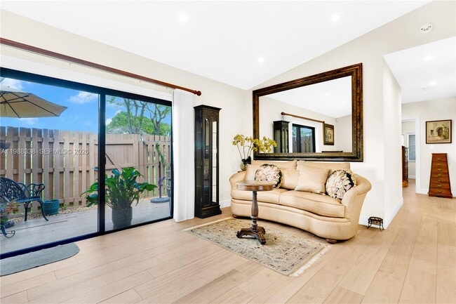 Building Photo - 10909 SW 113th Pl