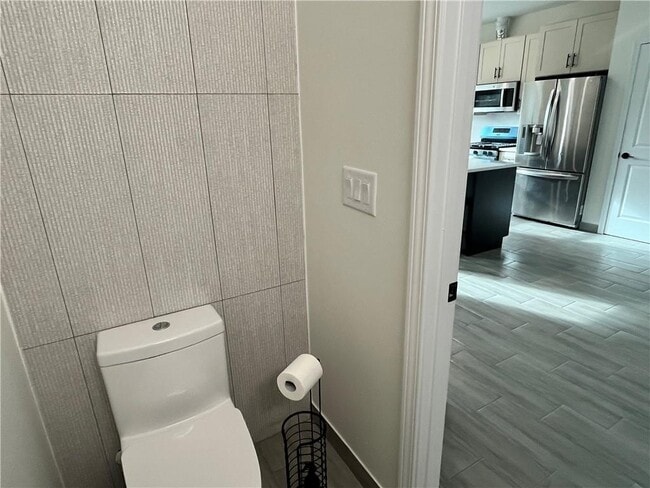 Building Photo - 4500 Kings Lake Dr NE