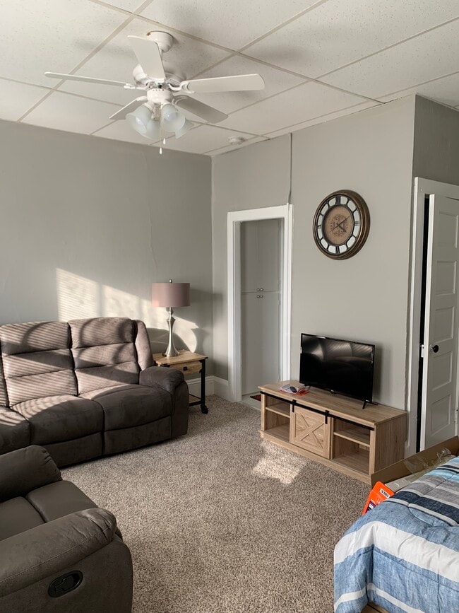 Building Photo - 618 N 5th St