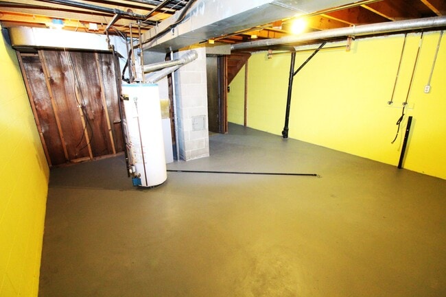 Building Photo - 4825 Dierker Rd