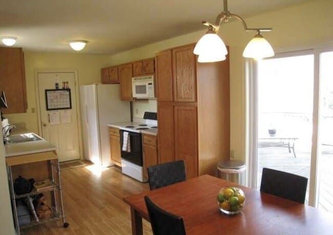 Building Photo - Beautiful 3 Bedroom, 2 Bath Home in Red Lion Schools!