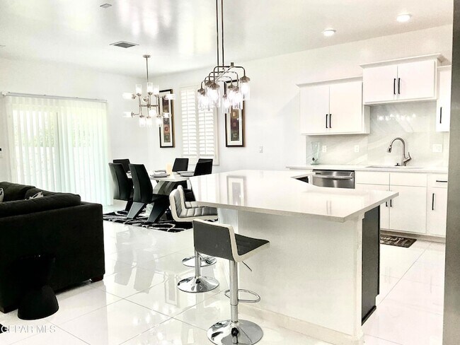 Building Photo - 8919 Eclipse St