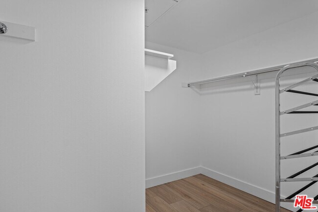 Building Photo - 13700 Marina Pointe Dr