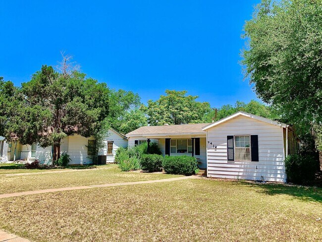 Building Photo - Charming Three Bedroom near TTU - July 2025!