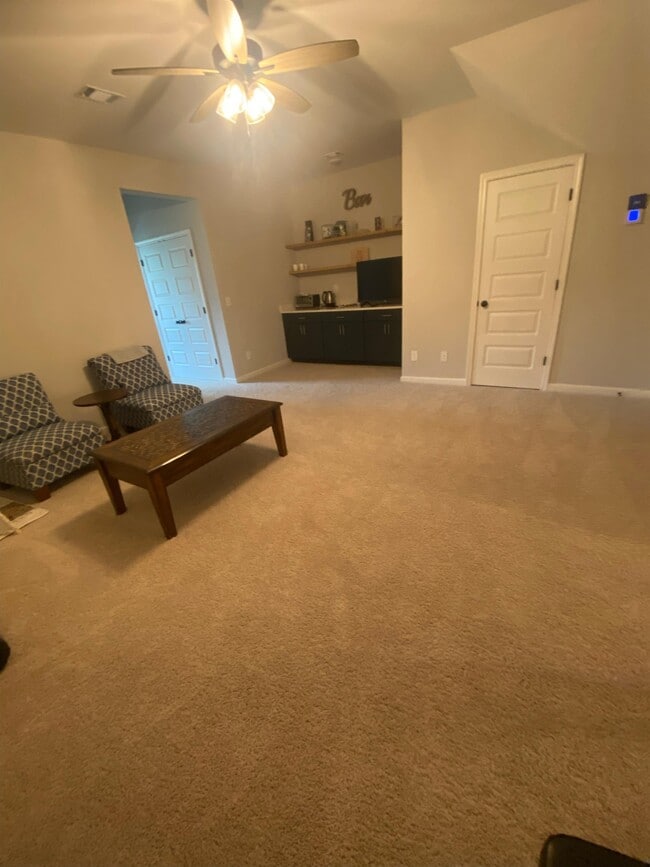 Building Photo - 9183 Helena Dr