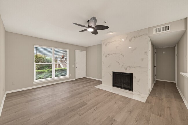 Building Photo - 1860 White Oak Dr