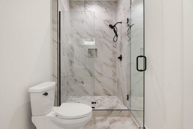 Building Photo - Gorgeous 4-bedroom, 4-bathroom Modern Home Durham, NC