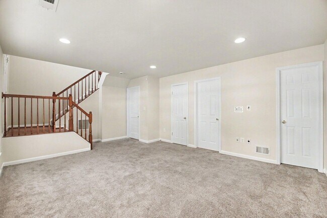 Building Photo - 1114 Ellis Ave