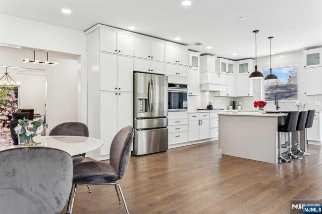 Building Photo - 648 East St