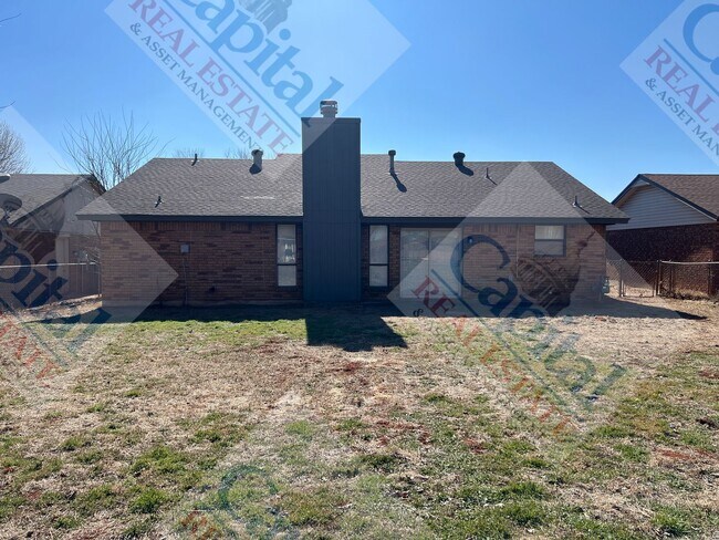 Building Photo - Cozy 3 Bedroom