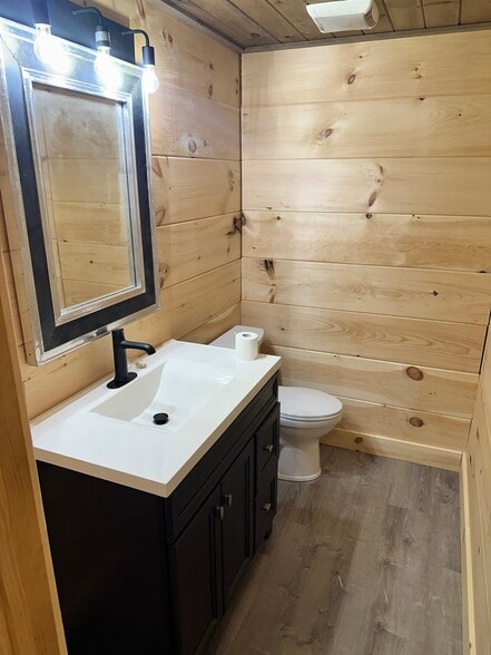 Building Photo - 9149 Wintergreen Dr
