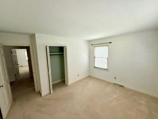 Building Photo - Three bedroom, 2 bath house in Mebane