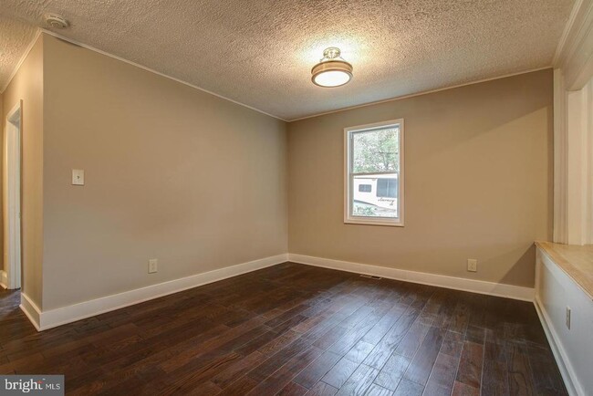 Building Photo - 3101 Romaine Ct