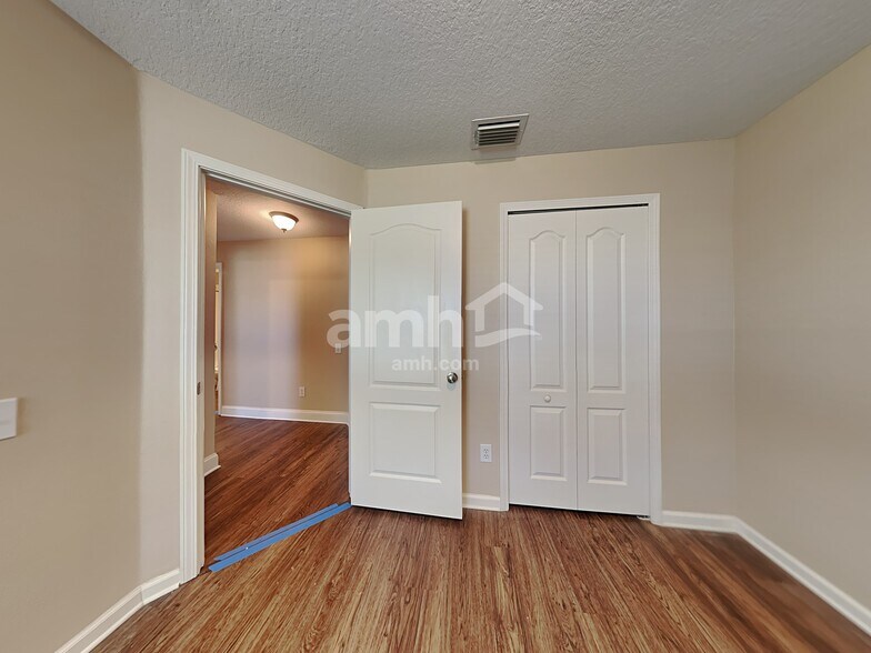 Building Photo - 10412 Soaring Eagle Dr
