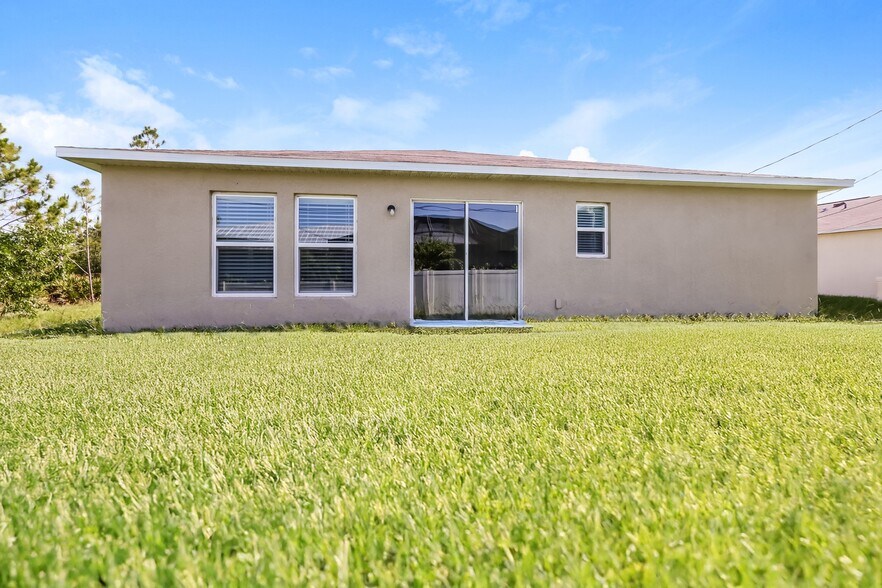 Building Photo - 28257 Chinquapin Dr