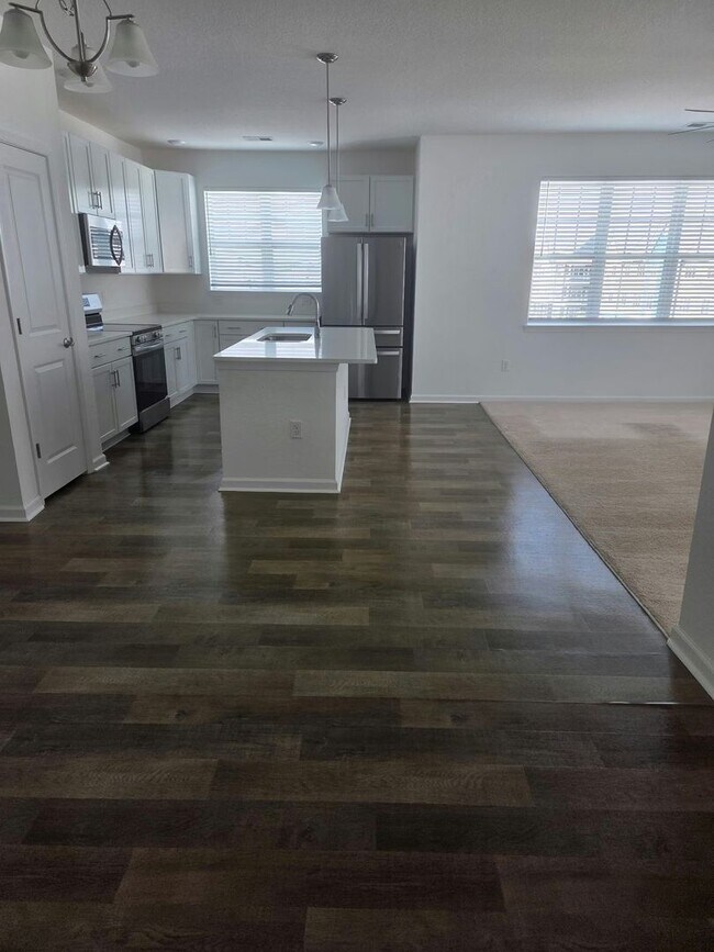 Building Photo - Top-Floor Corner Condo in Virginia Beach