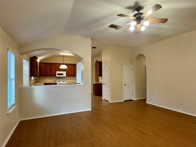 Building Photo - 227 Ashwood N