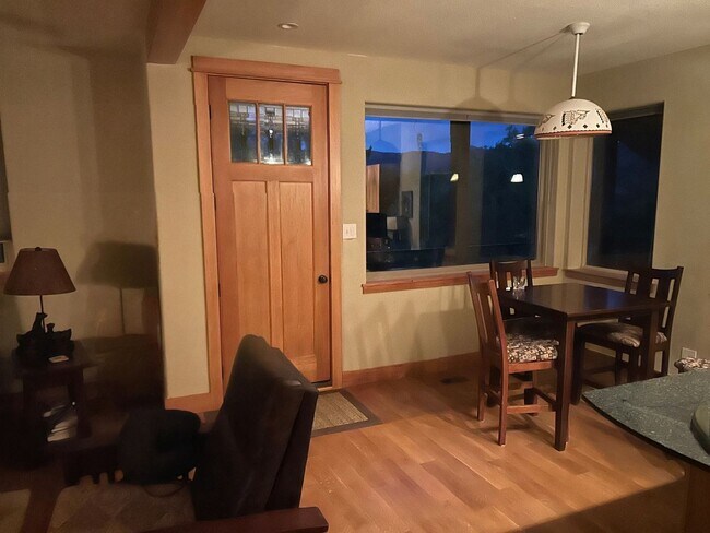 Building Photo - Spacious 3BR 3BA Townhome in Durango