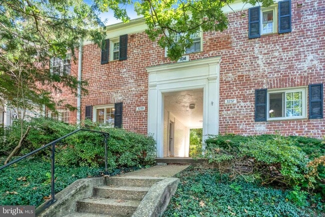 Building Photo - 3239 Gunston Rd