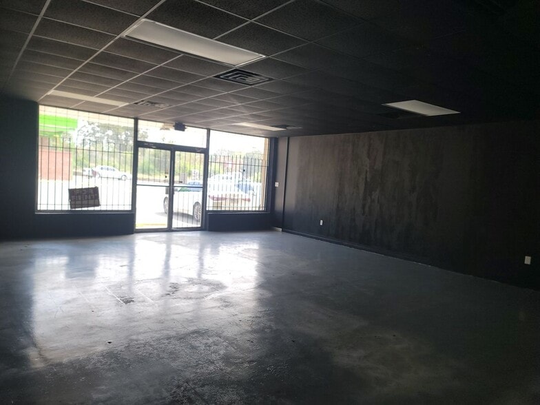 Building Photo - 8700 Colonel Glenn Rd