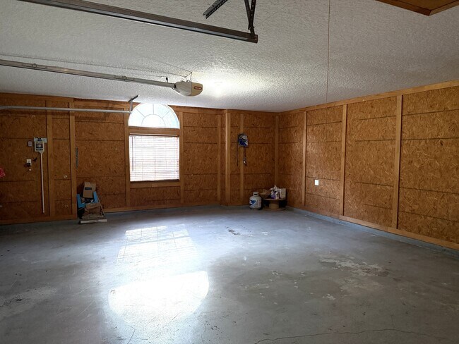 Building Photo - 96028 Long Is Pl