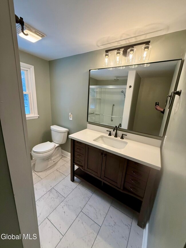 Building Photo - 2 Pinewood Ct