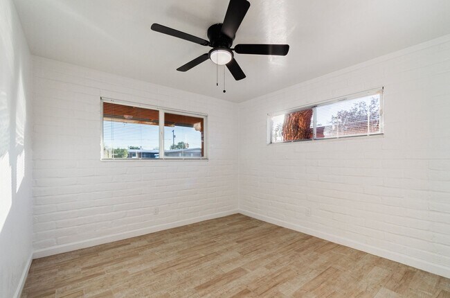 Building Photo - NEWLY REMODELED HOME NEAR TMC MAIN CAMPUS!