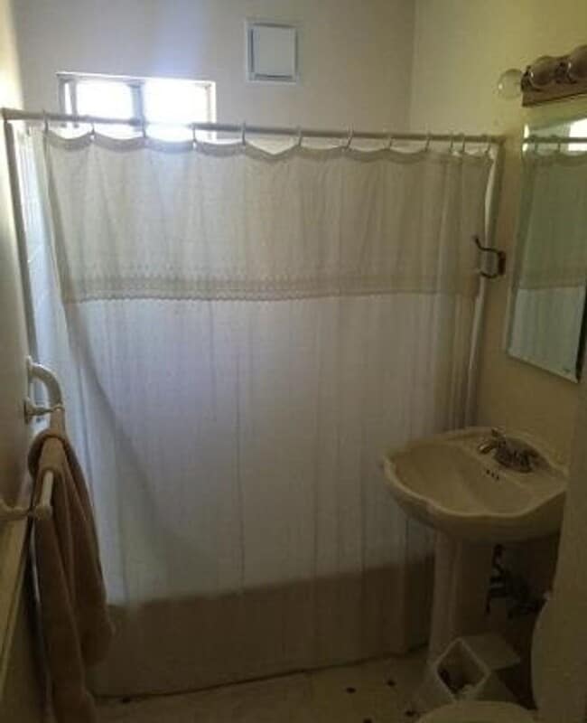 Building Photo - CLOSE TO UNR - HARDWOOD FLOORS - FENCED BA...
