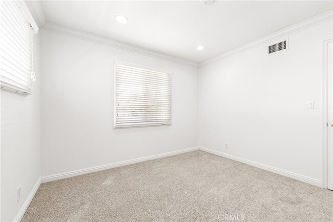 Building Photo - 5892 Meadowlark Dr
