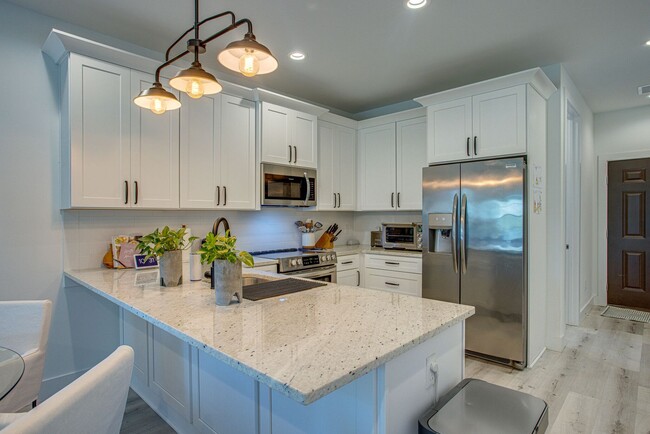 Building Photo - Destin- Bright & Modern 3-Bedroom Home wit...
