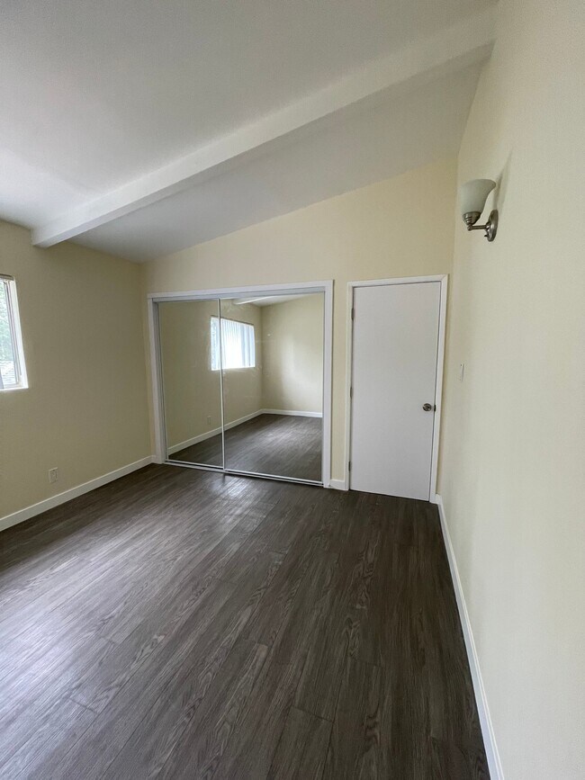 Building Photo - 12826 Vanowen St