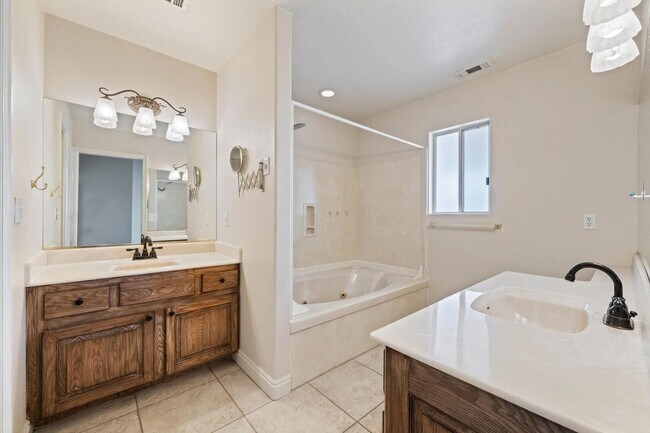 Building Photo - 4 Bedroom Retreat Overlooking Snow Canyon ...