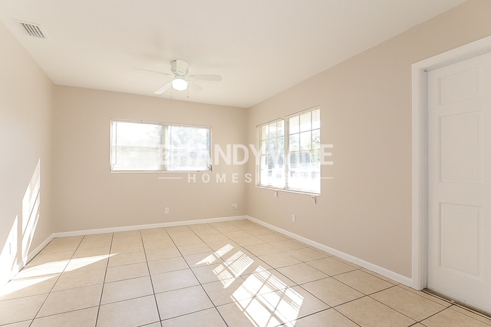 Building Photo - 4301 W Bay Ave