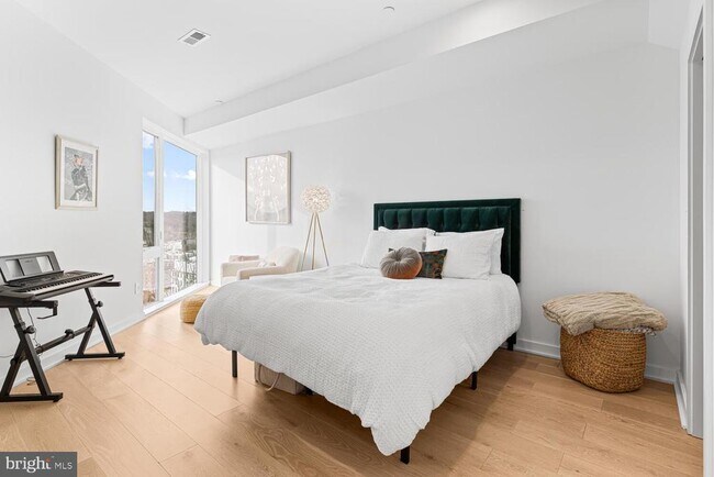 Building Photo - 237 Krams Ave