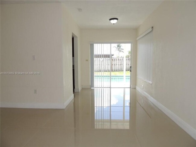 Building Photo - 3 bedroom in Hollywood FL 33020