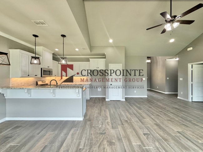 Building Photo - 3 Bedroom 2 Bathroom Home in Lindale!