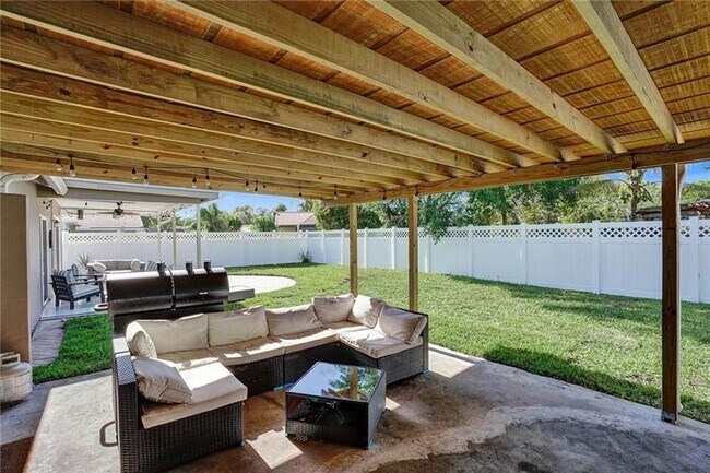 Building Photo - 9231 NW 17th St