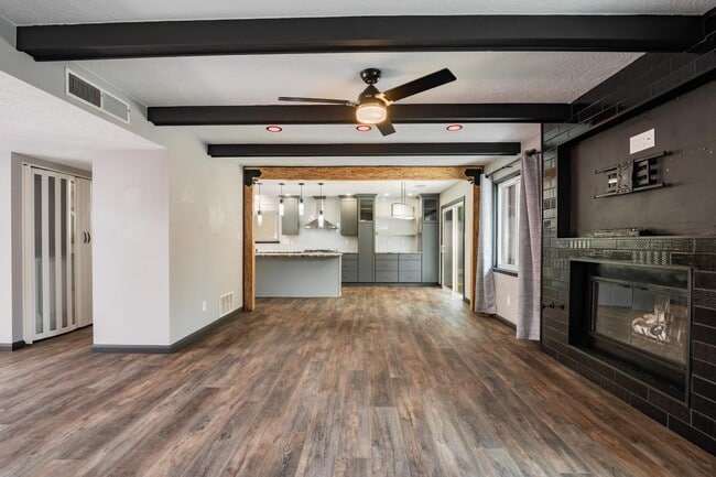 Building Photo - 1600 Cullen Ln NE