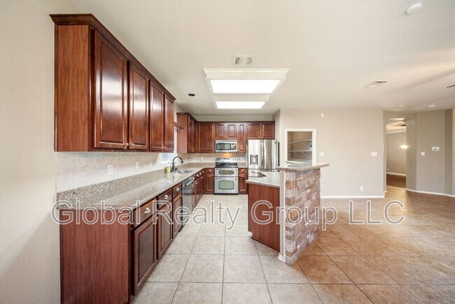 Building Photo - 2624 Cloverbrook Ln