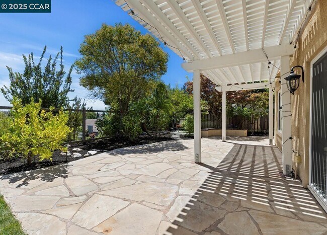 Building Photo - 1143 Cheshire Cir
