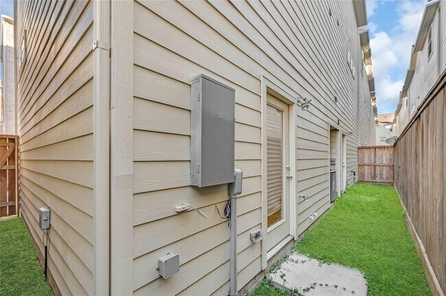 Building Photo - 8731 Bryam St