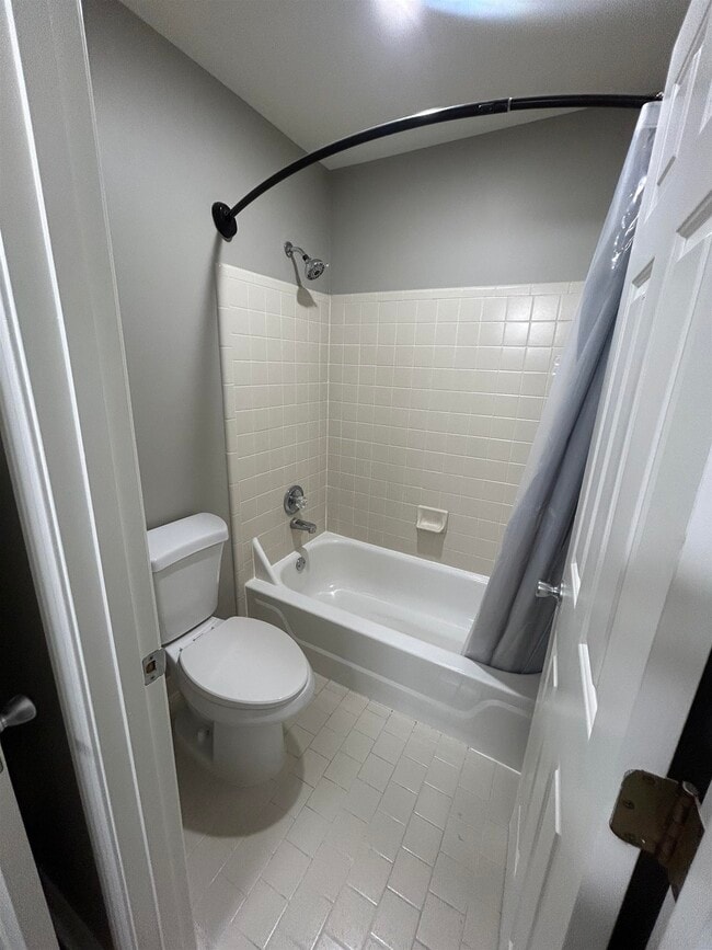 Building Photo - 4031 Sawgrass Dr